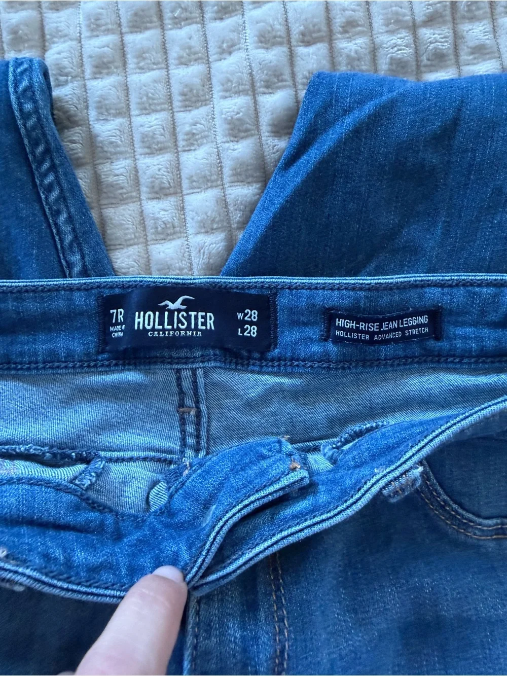 Hollister high rise jegging! - Picture 2 of 4